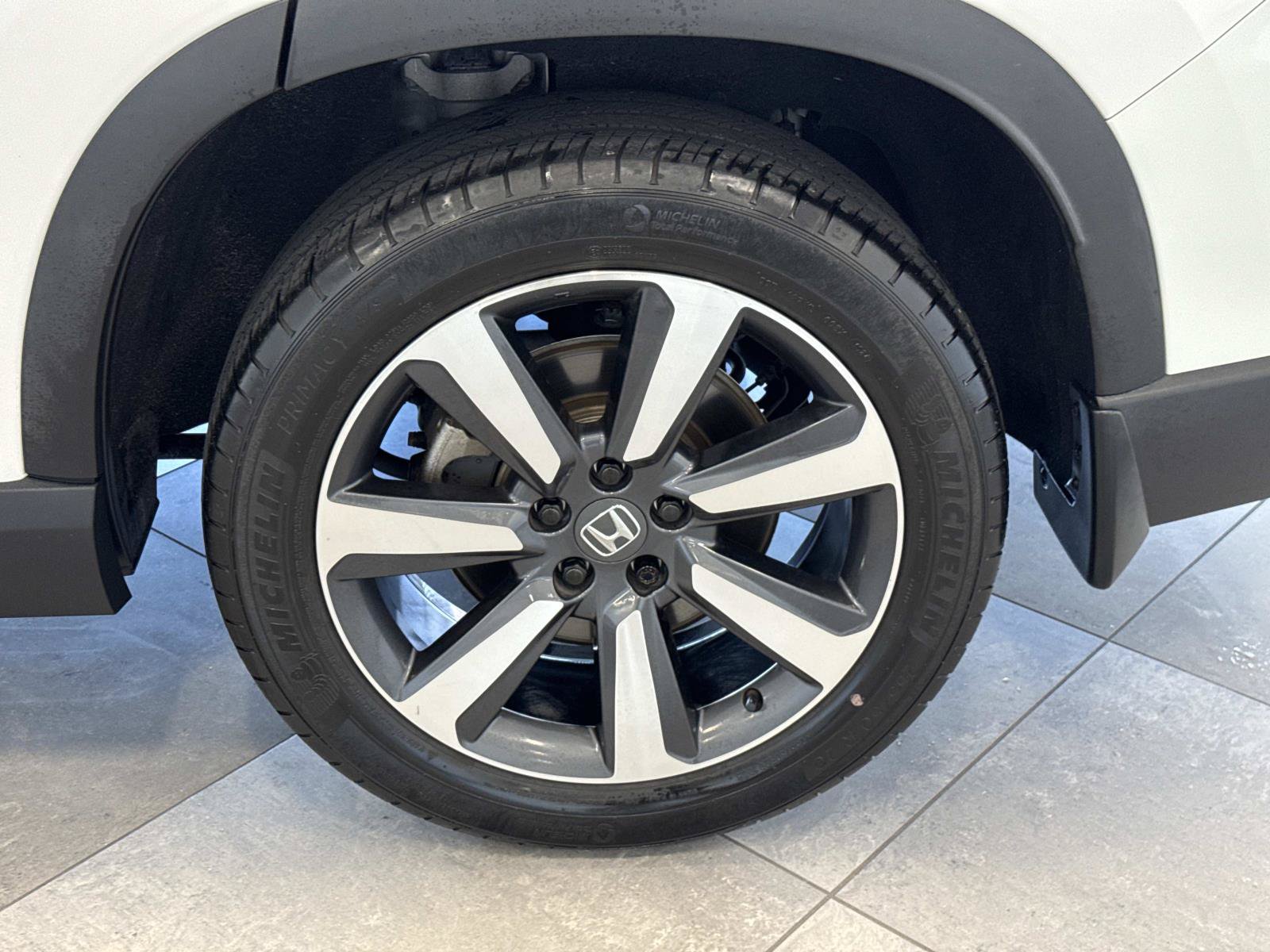 Used 2025 Honda Pilot Touring image 9
