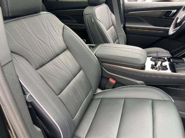 Used 2026 Buick Enclave Avenir w/ Super Cruise Package FWD image 25