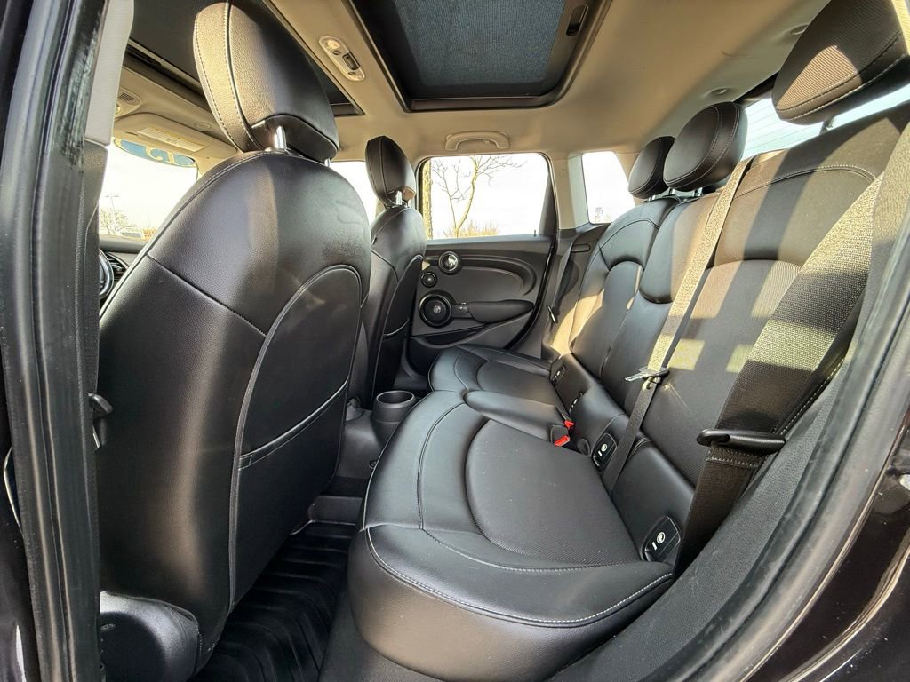 Used 2015 MINI Cooper 4-Door Hardtop image 20