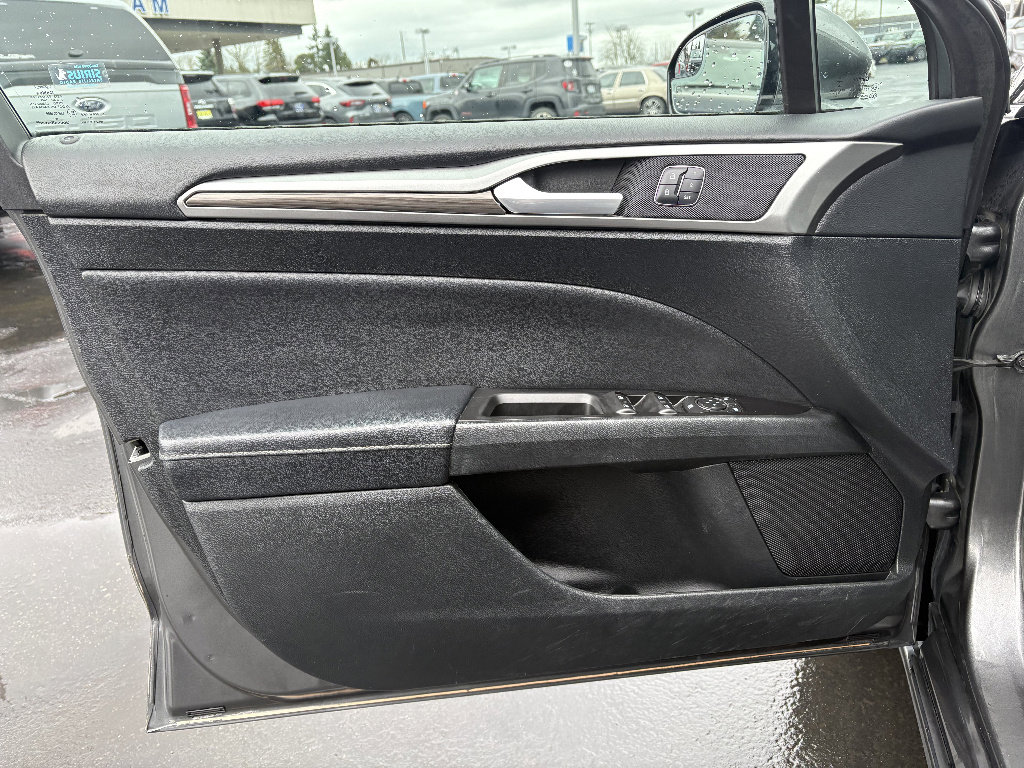 Used 2017 Ford Fusion SE w/ Equipment Group 202A image 13