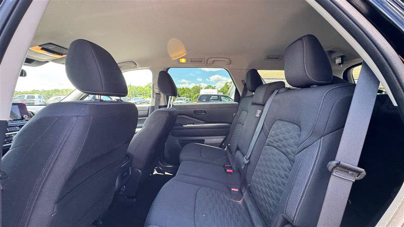 Used 2024 Nissan Pathfinder SV AWD/4WD image 36