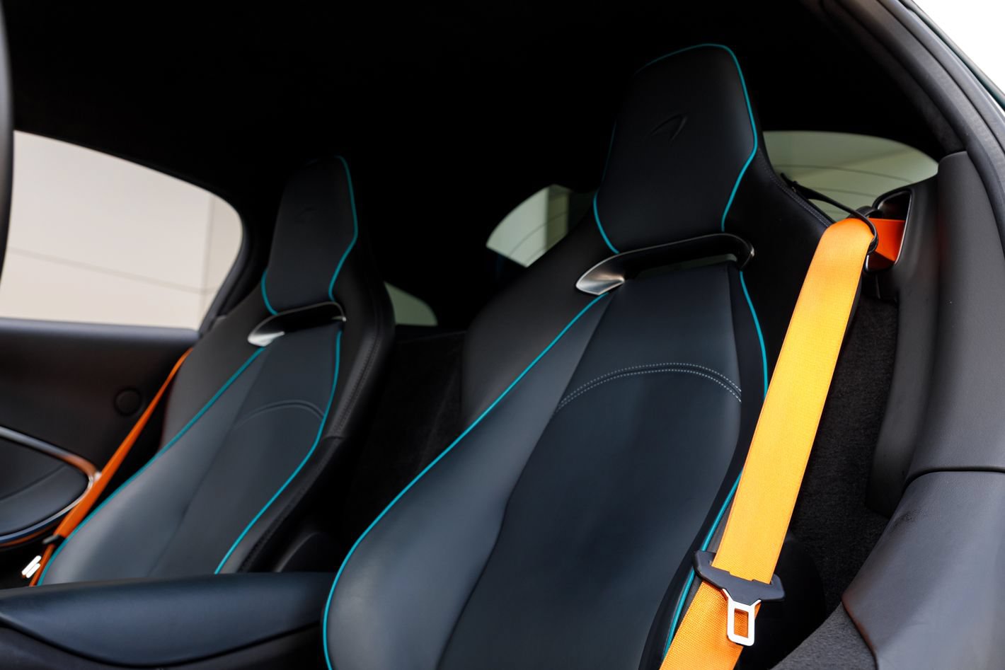 Used 2023 McLaren Artura RWD image 25