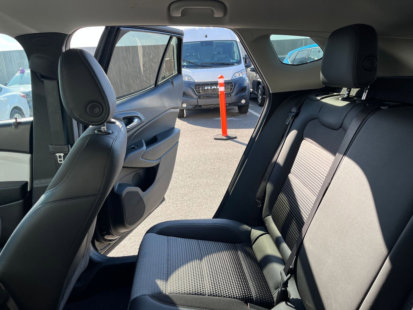 Used 2025 Chevrolet Trax LT FWD image 39