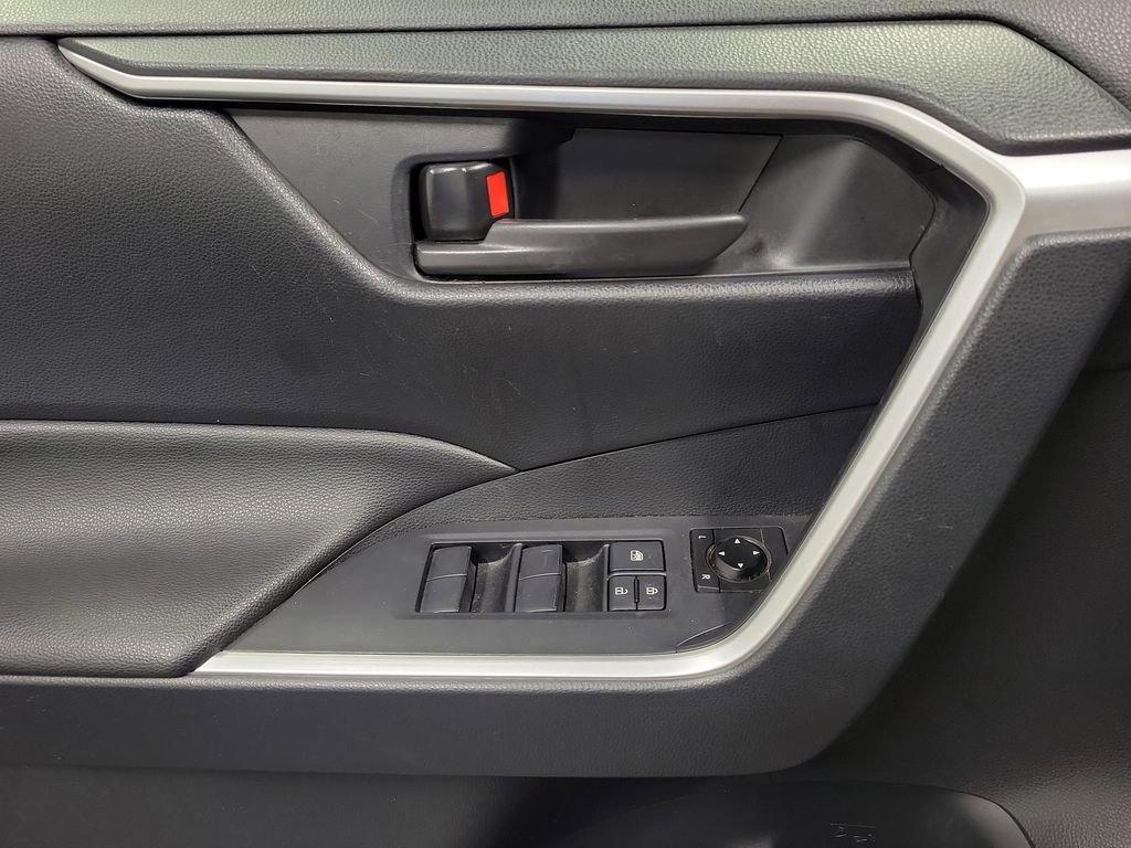 Used 2019 Toyota RAV4 LE w/ Carpet Mat Package image 19