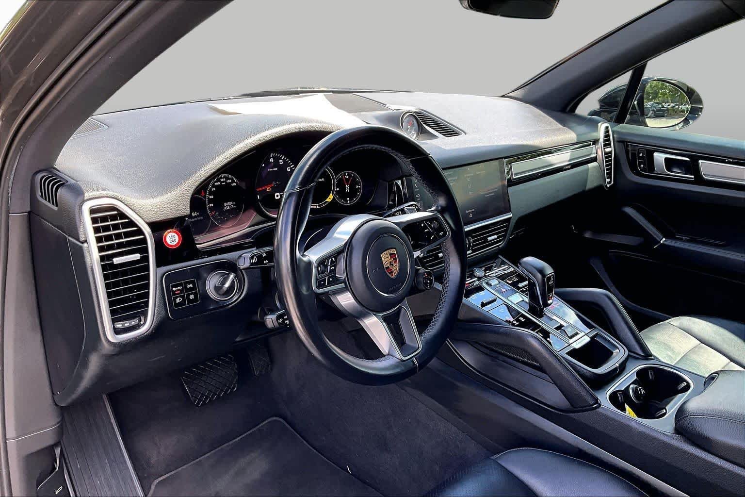 Used 2020 Porsche Cayenne AWD/4WD image 16