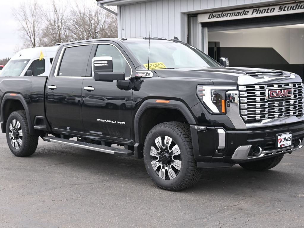 New 2026 GMC Sierra 2500 Denali w/ Denali Reserve Package AWD/4WD image 3
