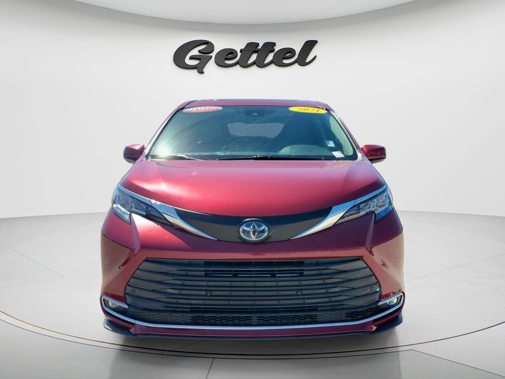 Certified 2021 Toyota Sienna XLE FWD image 3