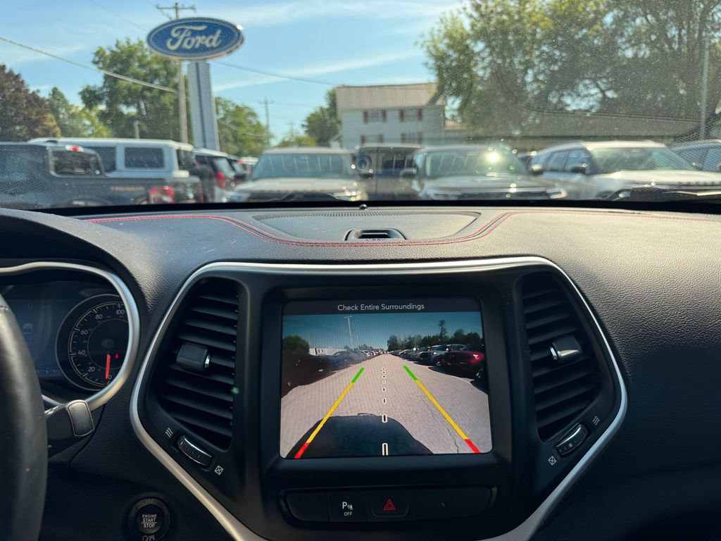 Used 2017 Jeep Cherokee Trailhawk AWD/4WD image 29