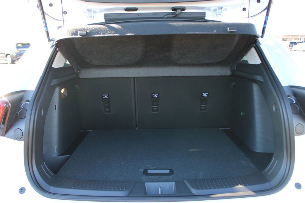 New 2026 Chevrolet Trax LT w/ Sunroof Package image 14