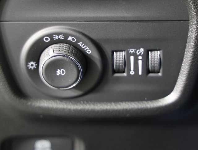 Used 2025 Jeep Grand Cherokee L Limited w/ Black Appearance Package image 28