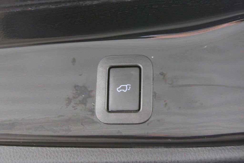 Used 2017 Toyota Highlander XLE image 16