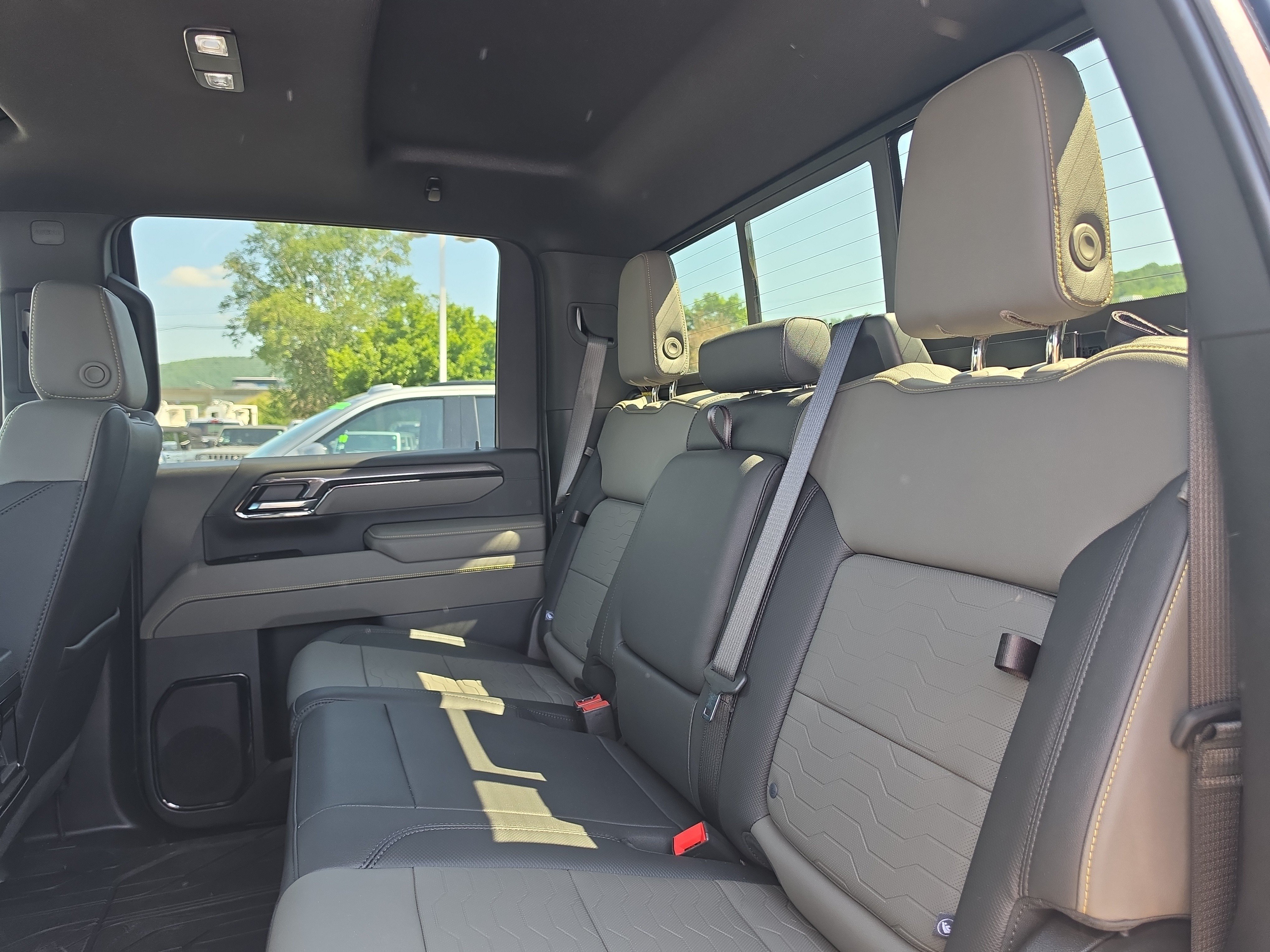 Used 2025 Chevrolet Silverado 2500 ZR2 w/ Technology Package AWD/4WD image 15