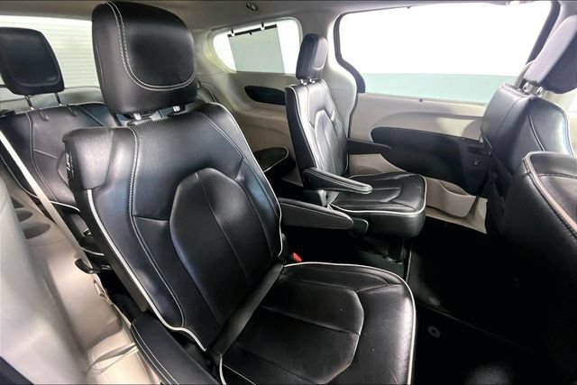 Used 2023 Chrysler Pacifica Limited FWD image 27