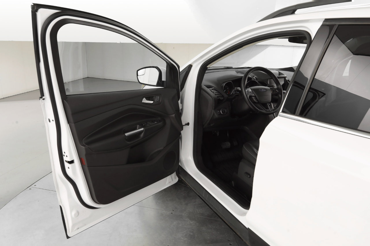 Used 2019 Ford Escape SEL image 10