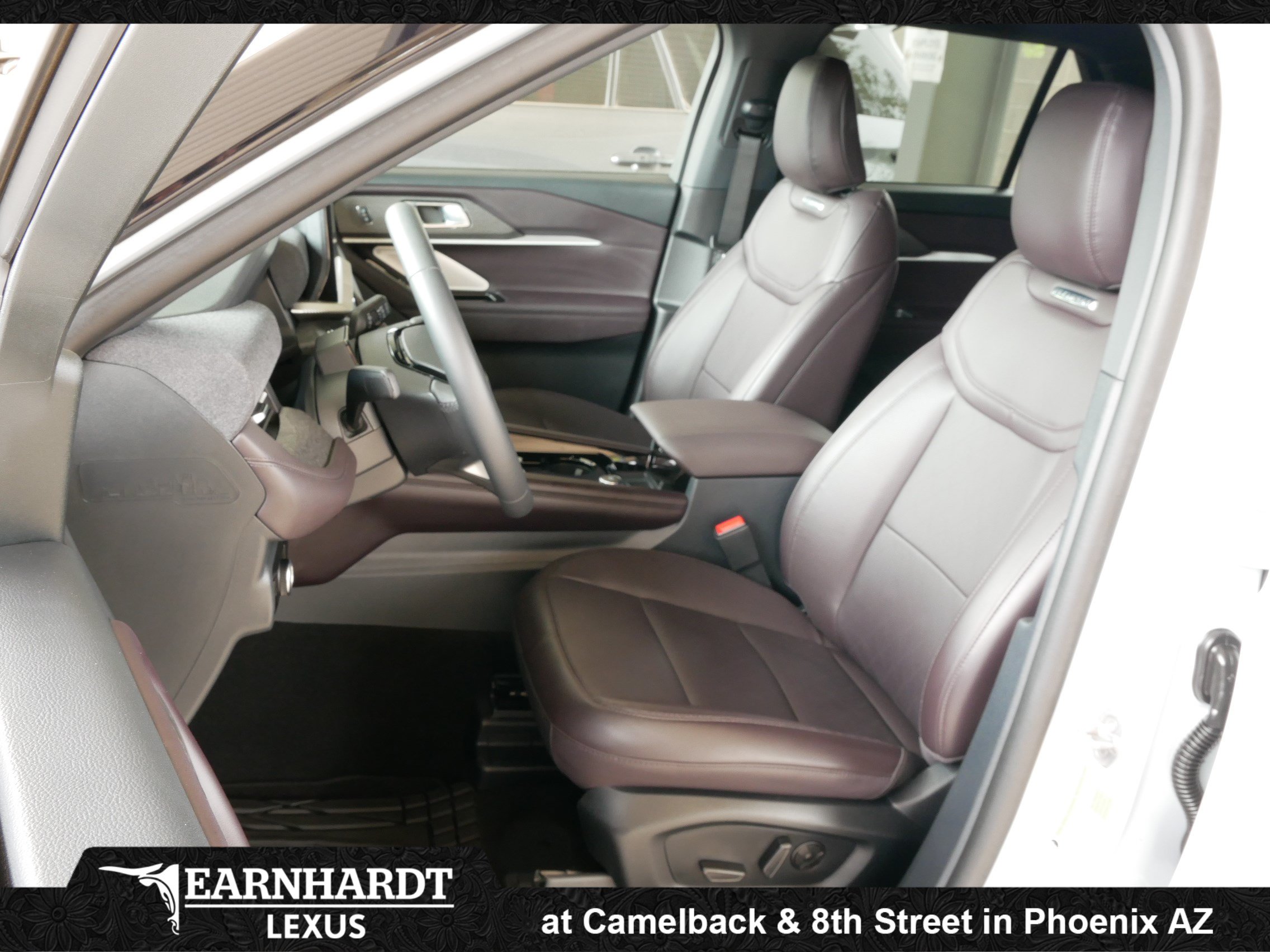 Used 2026 Ford Explorer Platinum RWD image 2