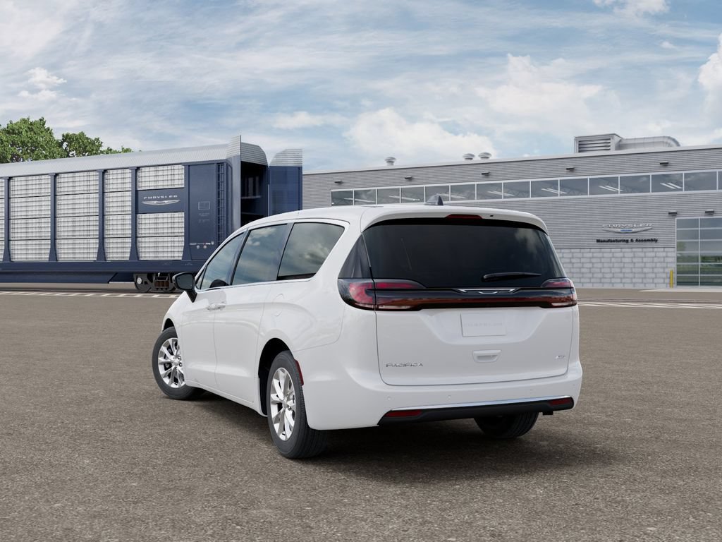 New 2027 Chrysler Pacifica Select AWD/4WD image 3
