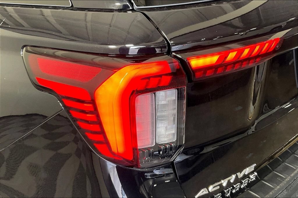 Used 2025 Ford Explorer Active w/ Active Comfort Package RWD image 39