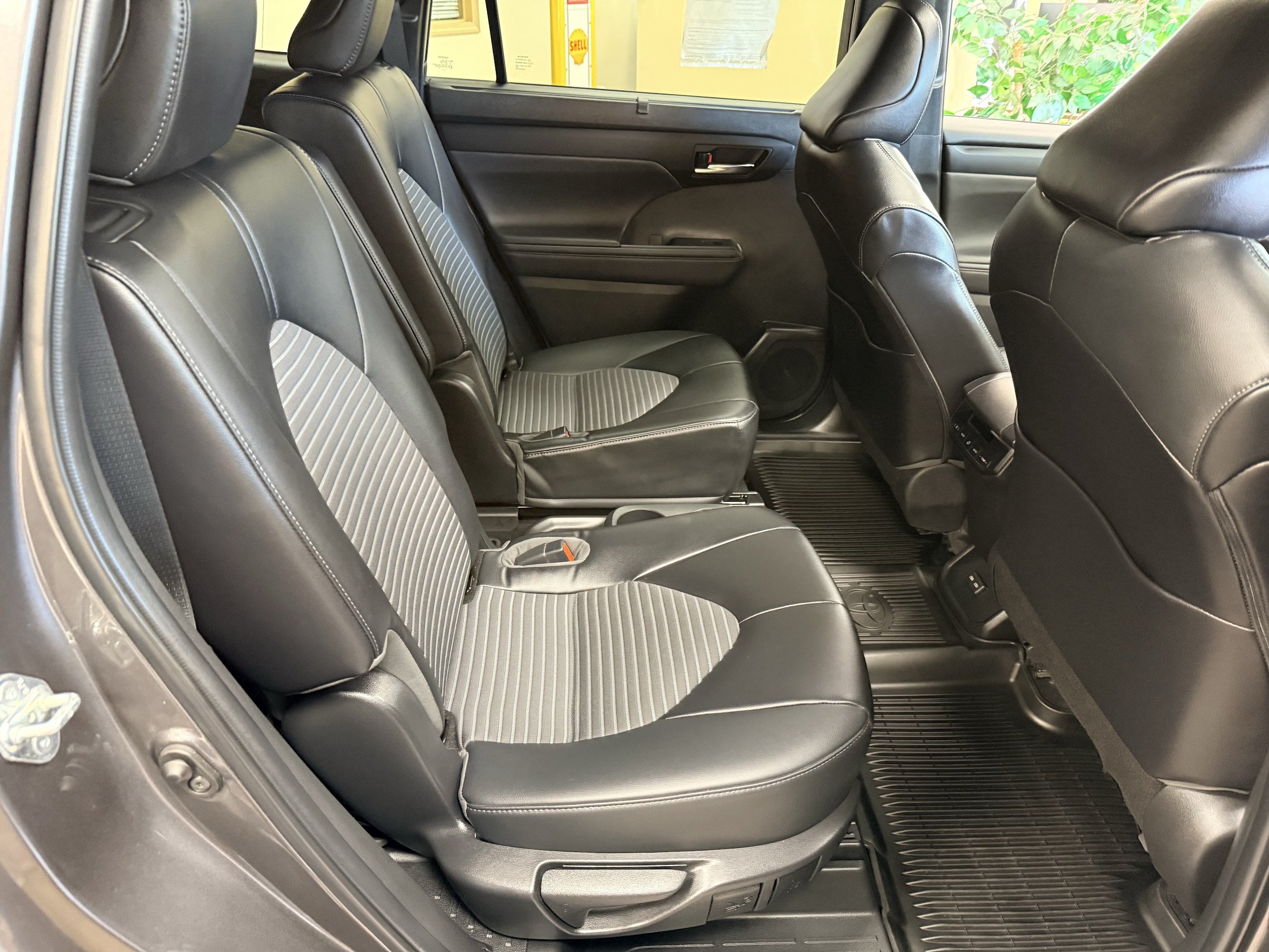 Used 2022 Toyota Highlander XSE AWD/4WD image 30