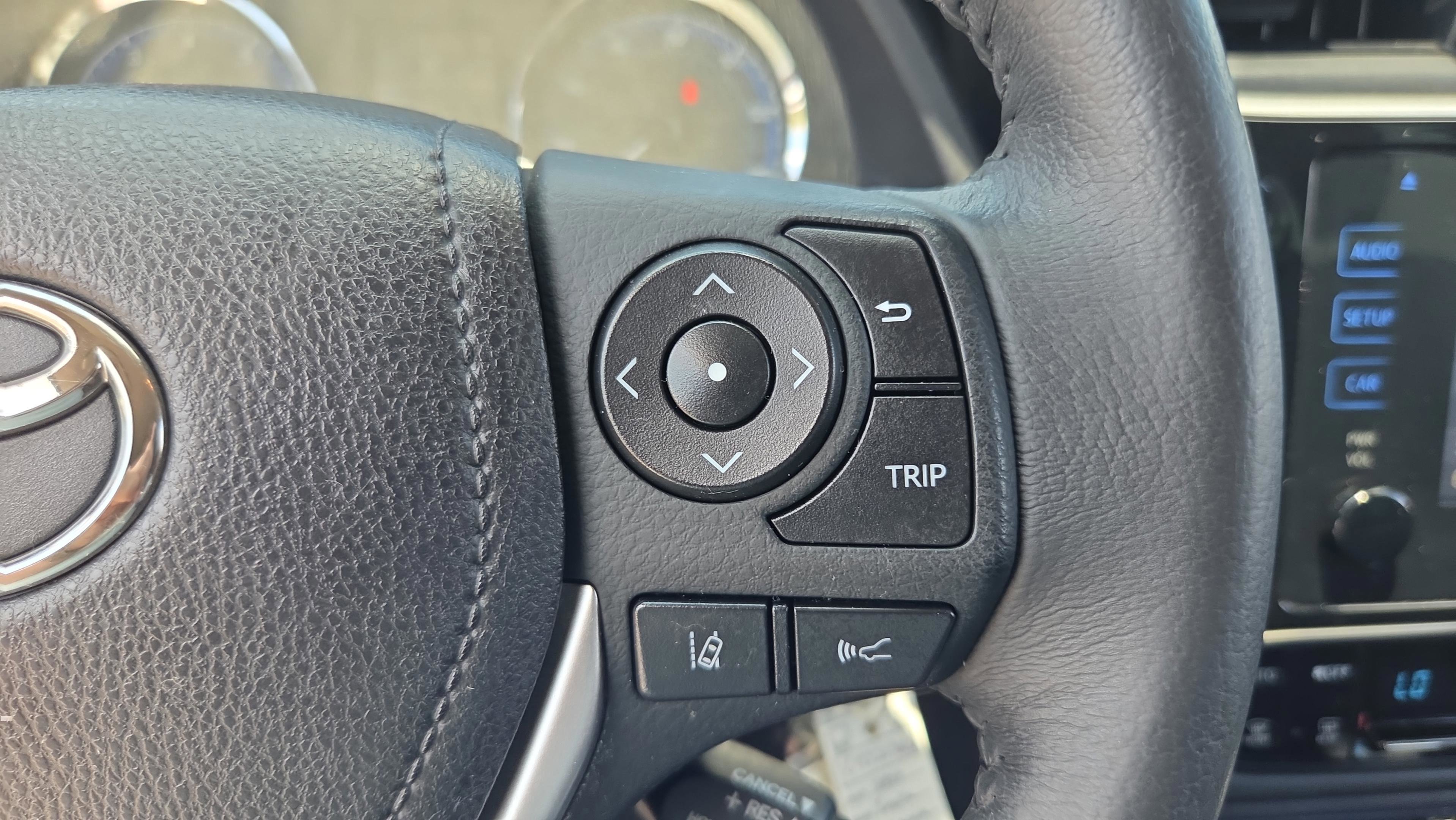 Used 2017 Toyota Corolla SE FWD image 21