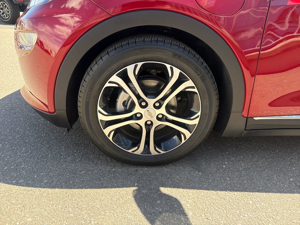 Used 2020 Chevrolet Bolt Premier w/ Infotainment Package image 26