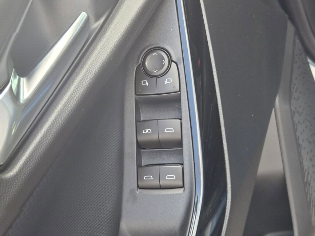 New 2026 Chevrolet Equinox LT w/ LPO, Floor Liner Package AWD/4WD image 19