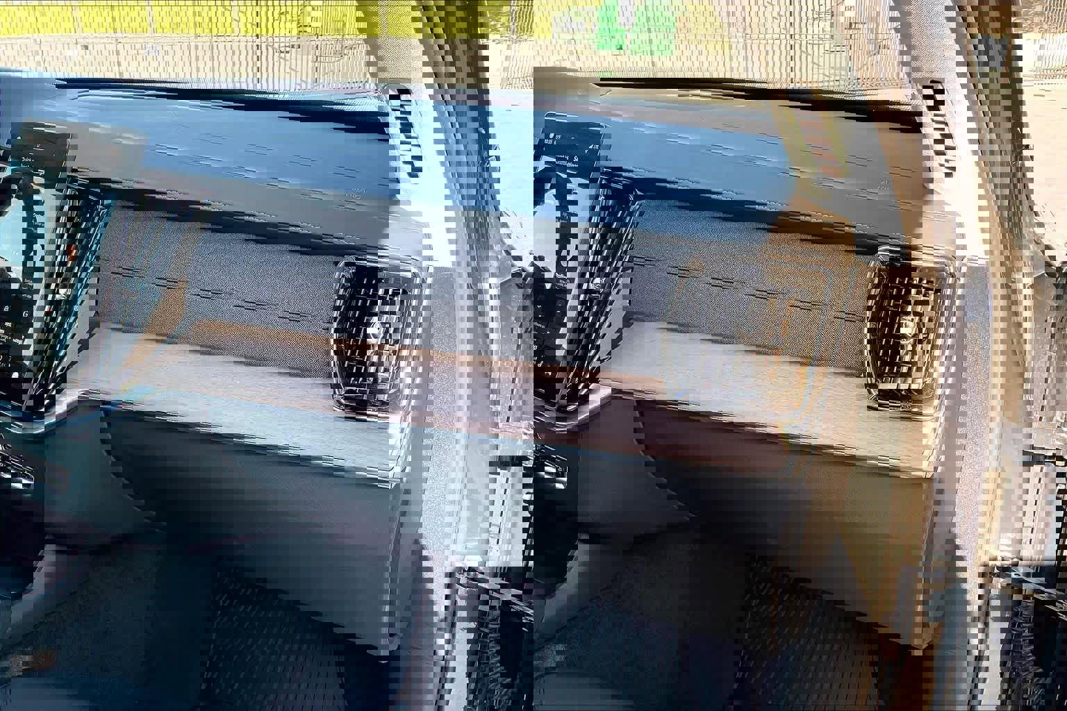 Used 2025 Volvo XC90 B6 Core w/ Protection Package Premier image 19