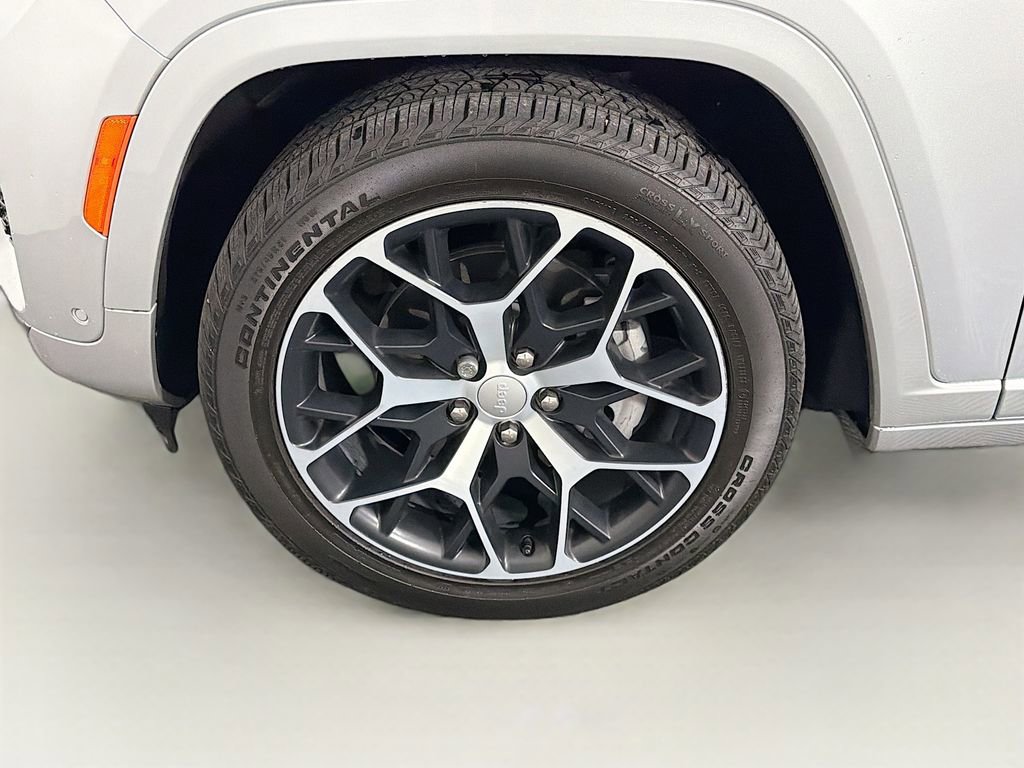 Used 2024 Jeep Grand Cherokee Summit AWD/4WD image 33