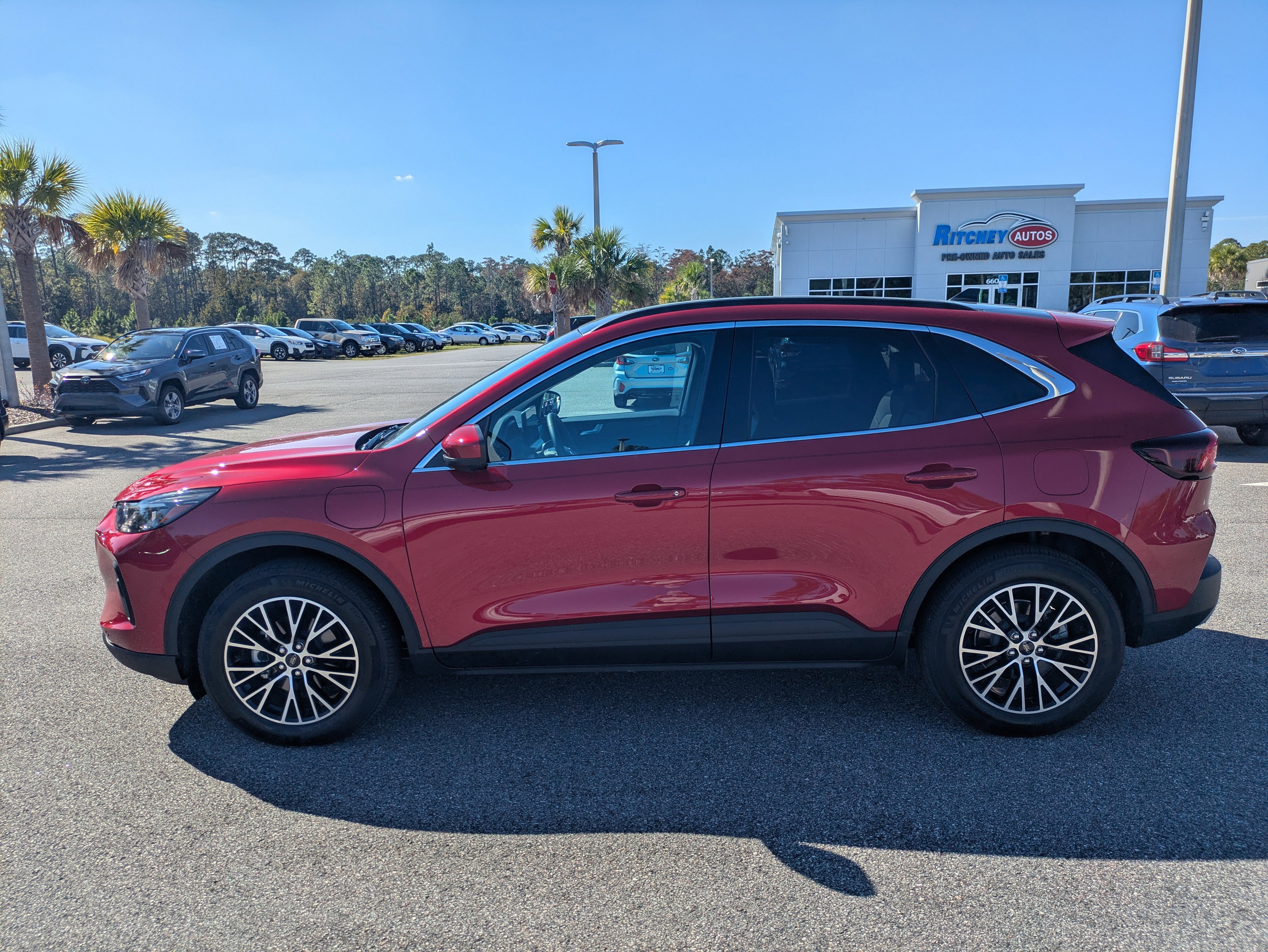 Used 2025 Ford Escape SE w/ PHEV Premium Package image 7