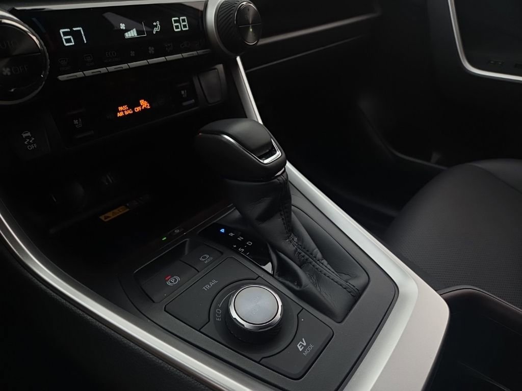 Used 2025 Toyota RAV4 Limited w/ Advanced Technology Package image 18