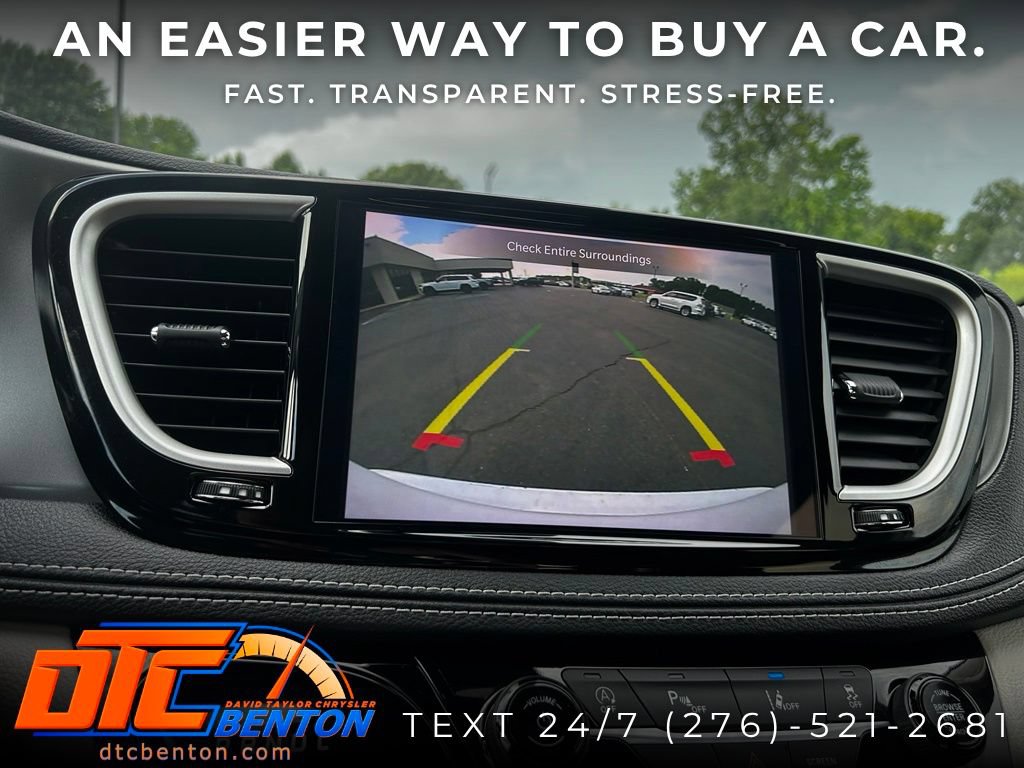 Used 2023 Chrysler Pacifica Touring-L AWD/4WD image 18