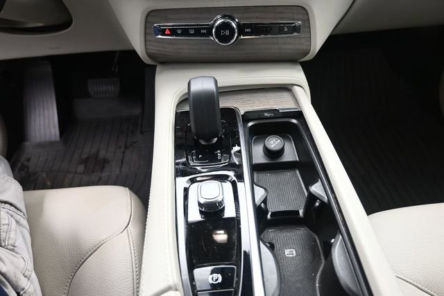 Used 2023 Volvo XC90 B6 Plus w/ Protection Package Premier AWD/4WD image 13