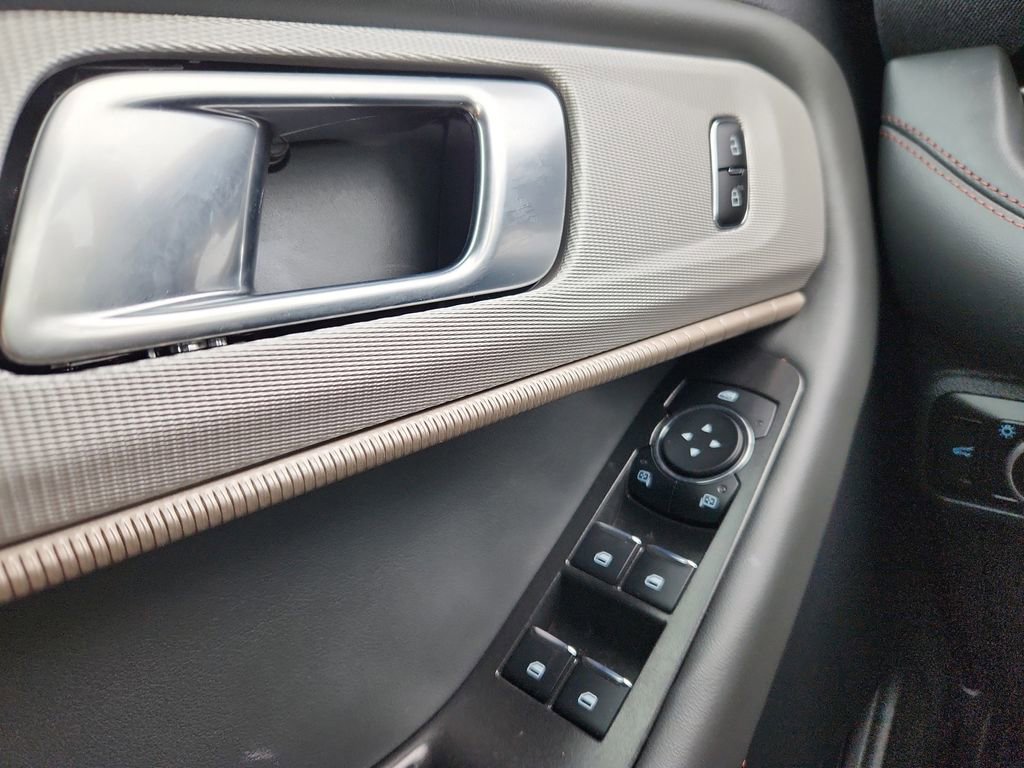 Used 2025 Ford Explorer Active w/ Active Comfort Package image 32