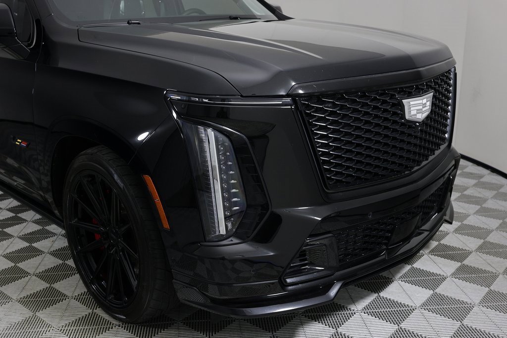 Used 2025 Cadillac Escalade V w/ LPO, ONYX Package image 44