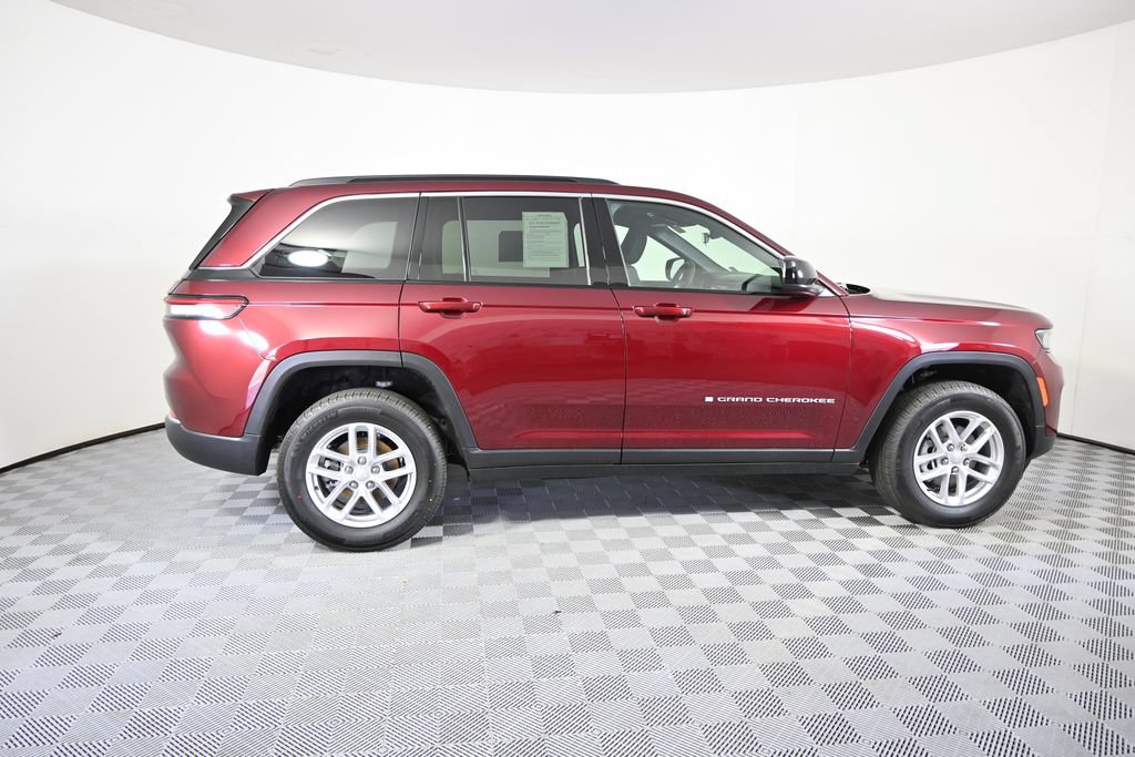 Used 2026 Jeep Grand Cherokee Laredo X AWD/4WD image 7