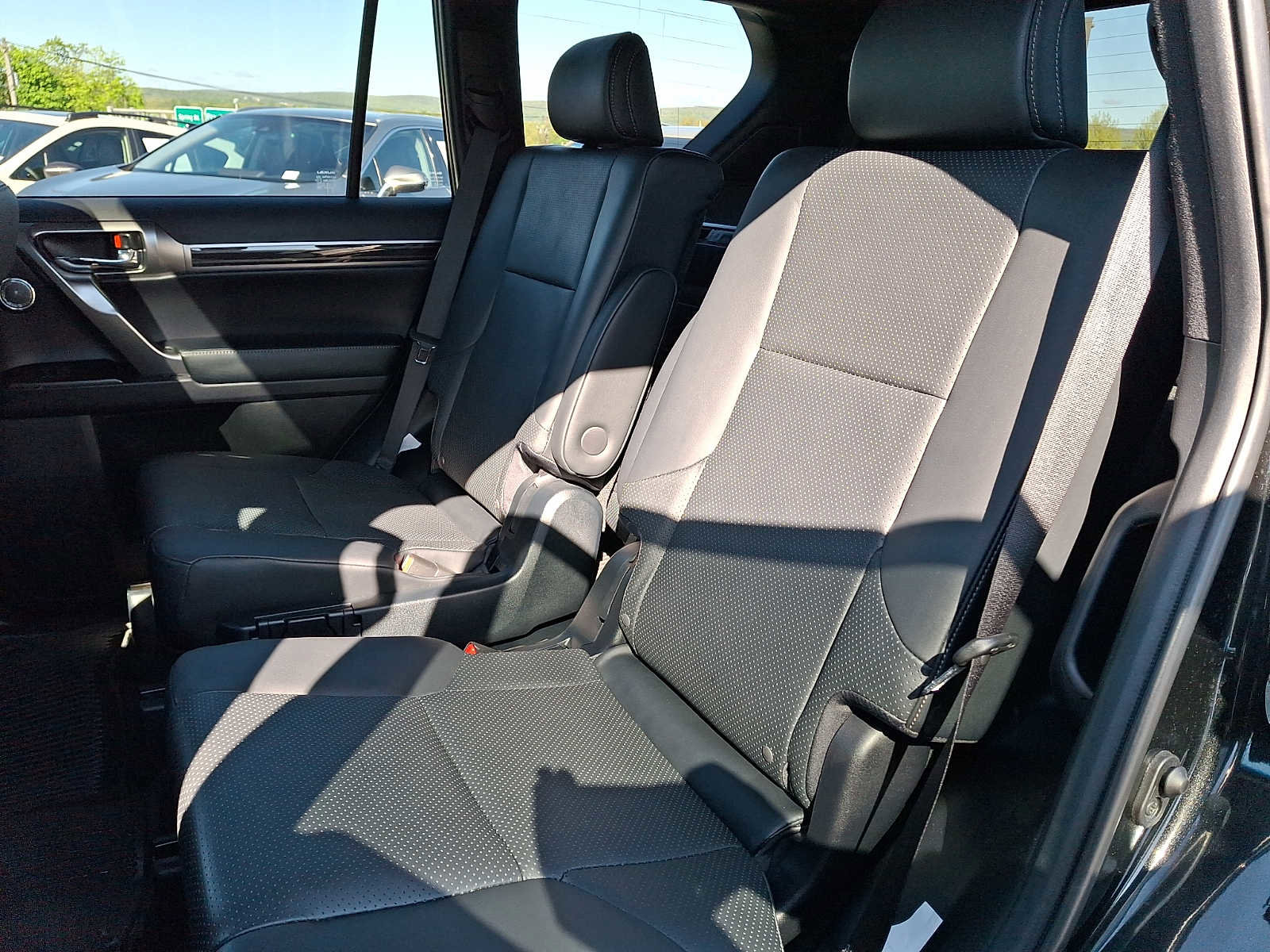 Used 2023 Lexus GX 460 Luxury w/ Sport Design Package AWD/4WD image 8