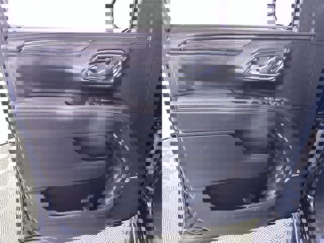 Used 2021 GMC Yukon XL SLT w/ SLT Premium Package image 23