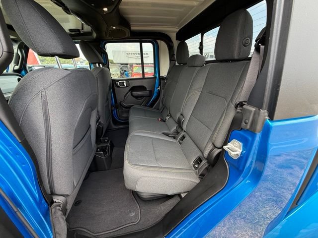 Certified 2024 Jeep Gladiator Sport AWD/4WD image 11