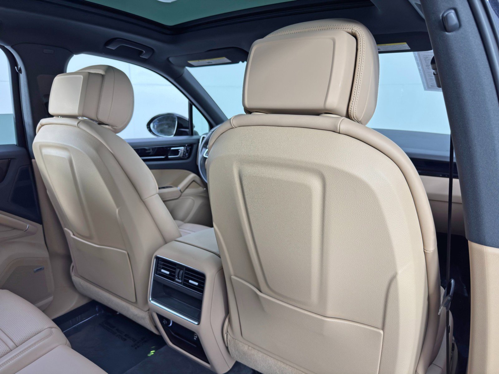 Used 2019 Porsche Cayenne E-Hybrid image 38