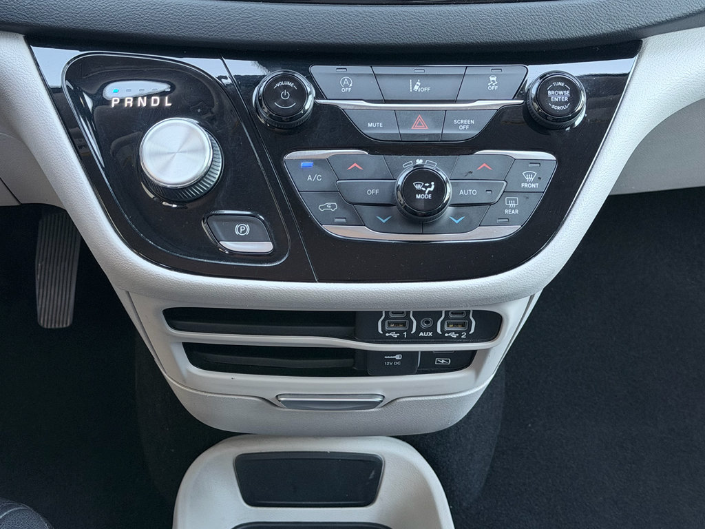 Used 2022 Chrysler Pacifica Touring-L FWD image 19