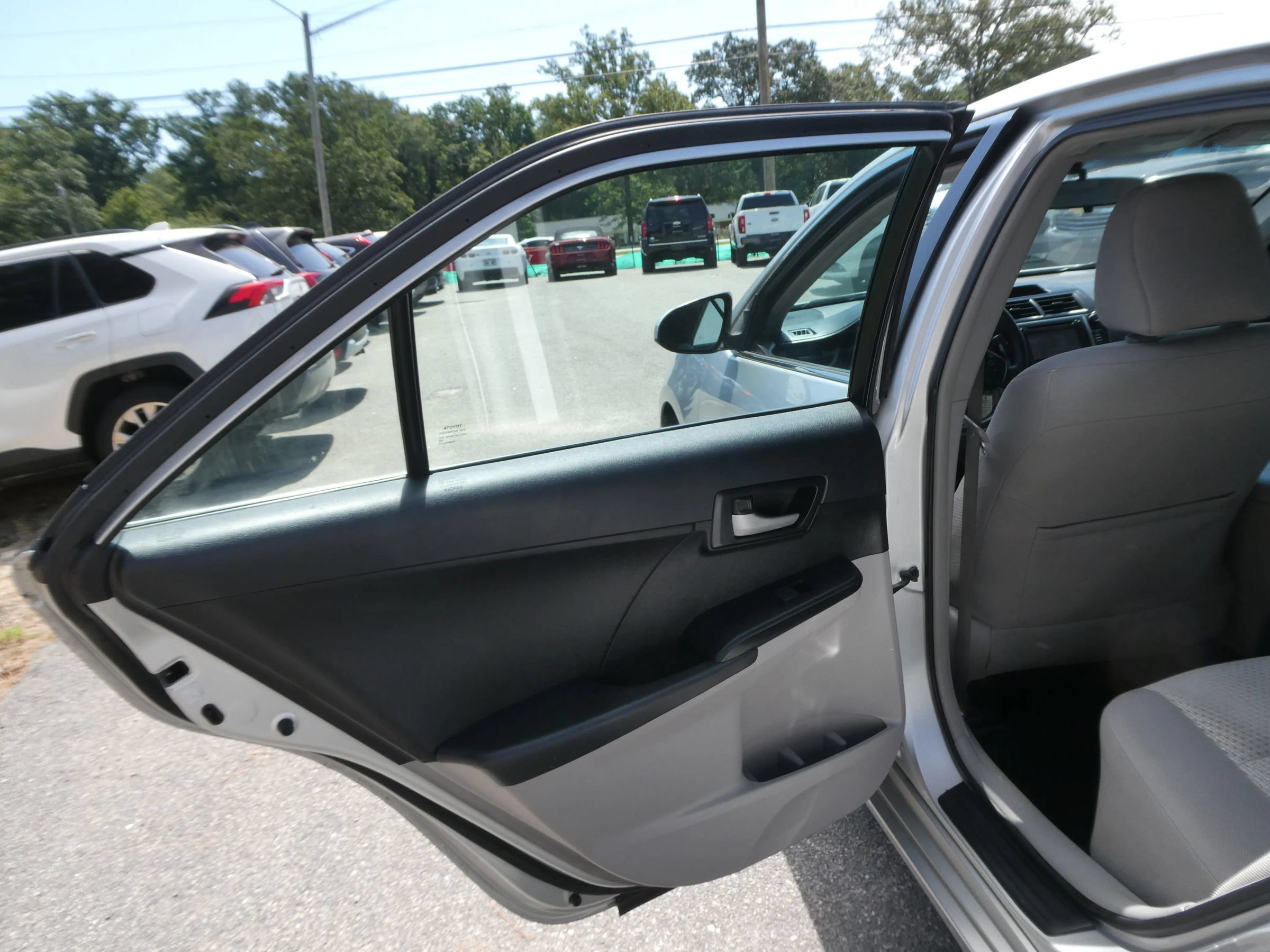 Used 2014 Toyota Camry FWD image 26