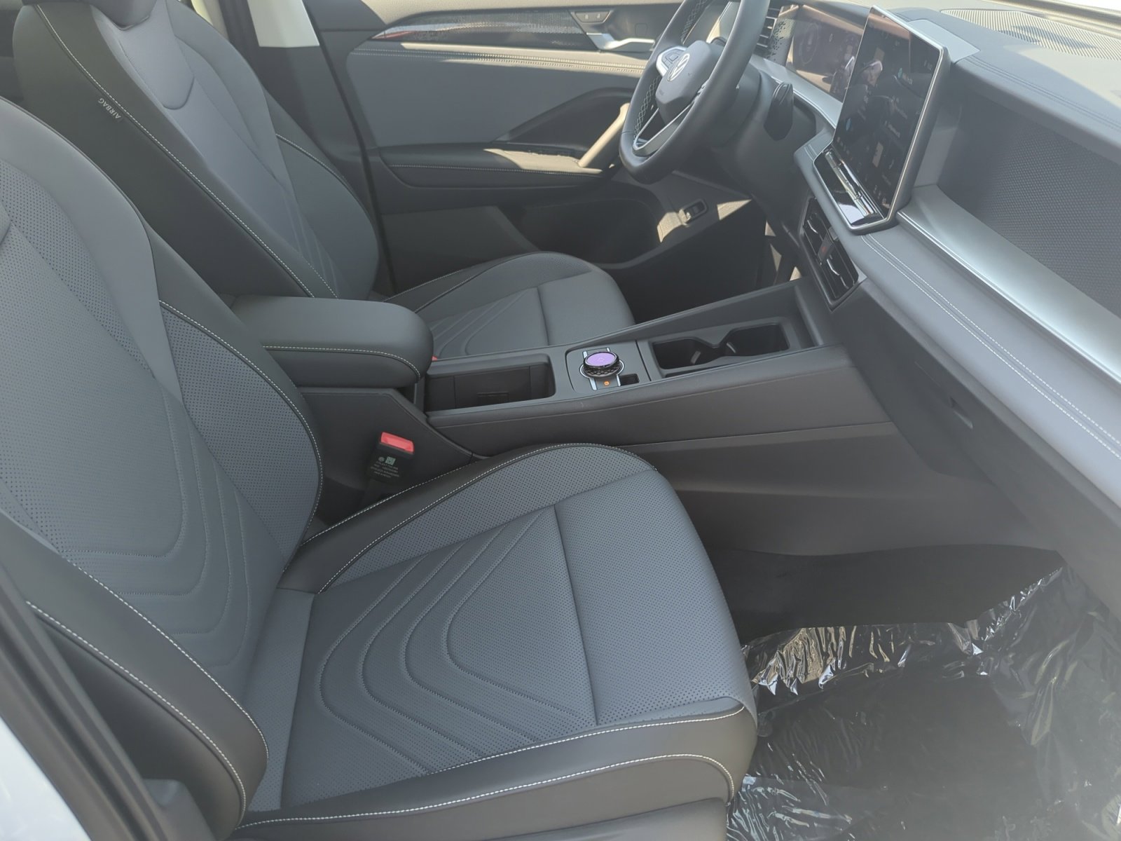 New 2025 Volkswagen Tiguan SE image 18