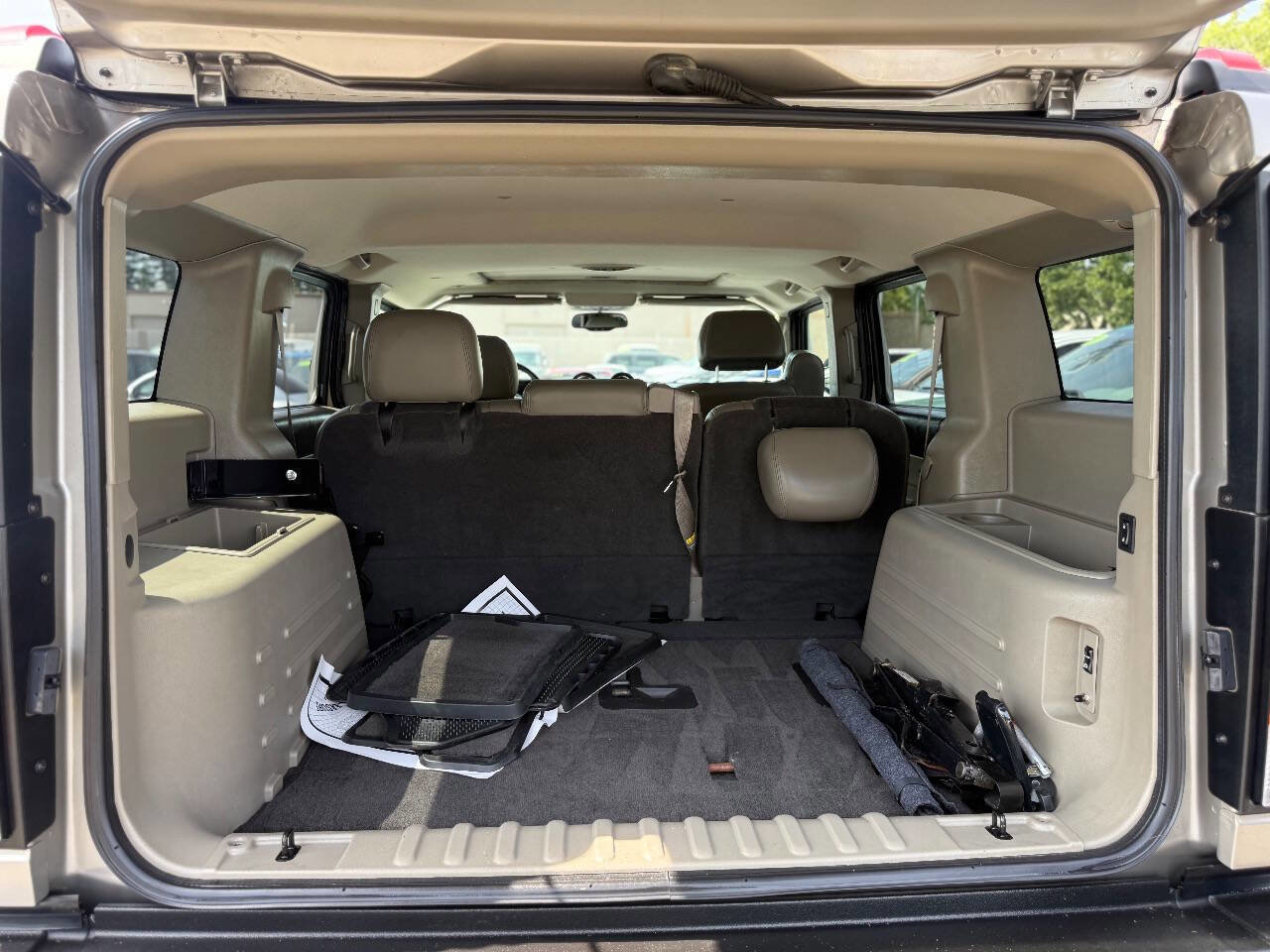 Used 2004 HUMMER H2 w/ Preferred Equipment Group image 23