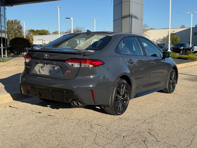 Used 2024 Toyota Corolla SE w/ SE Convenience Package FWD image 3