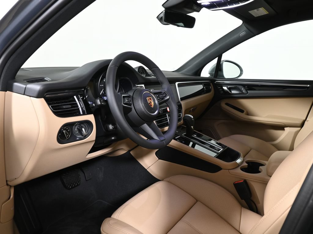 New 2026 Porsche Macan AWD/4WD image 4
