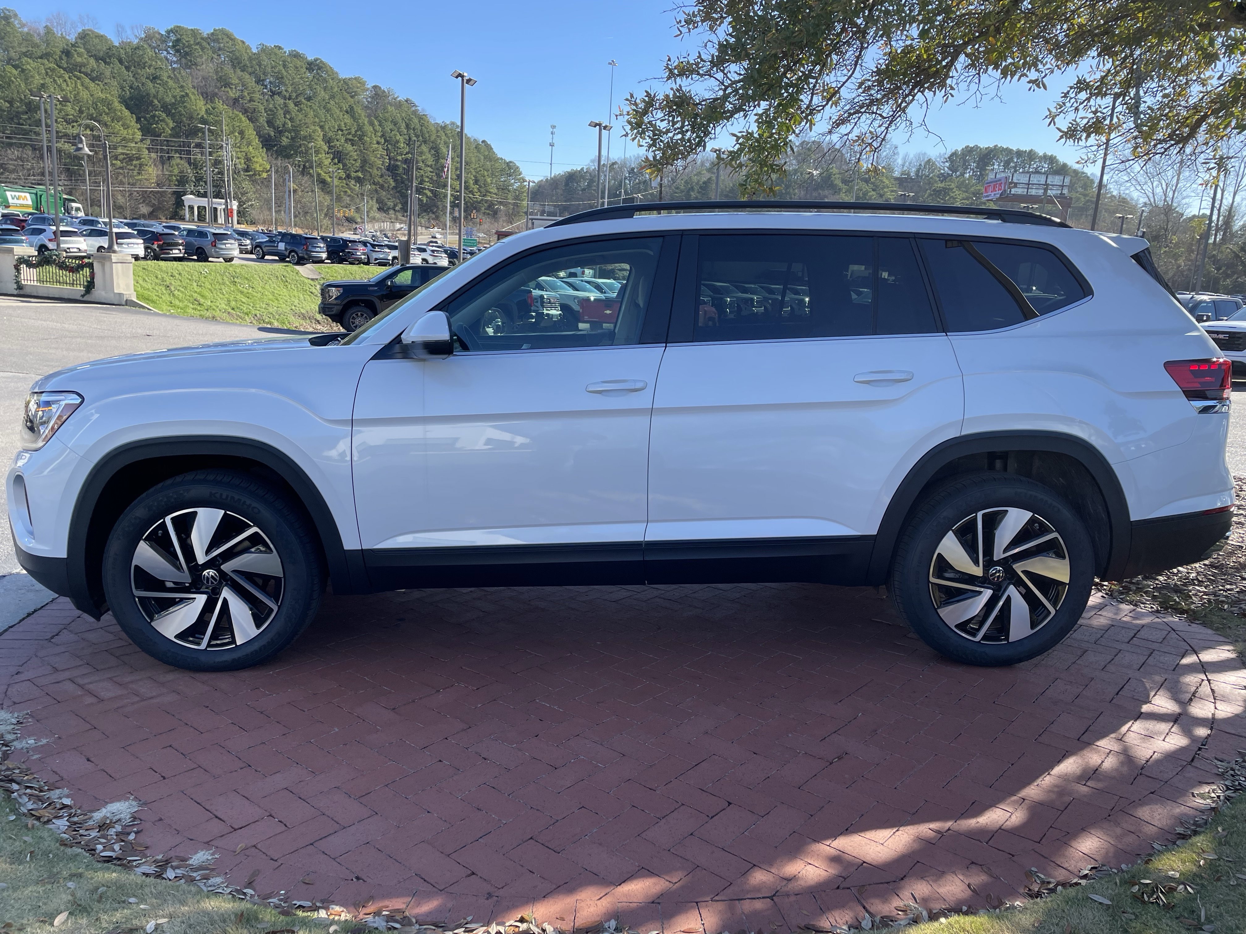 New 2026 Volkswagen Atlas SE image 7