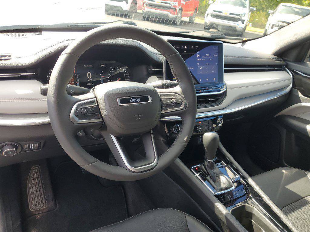 Used 2023 Jeep Compass Limited AWD/4WD image 7