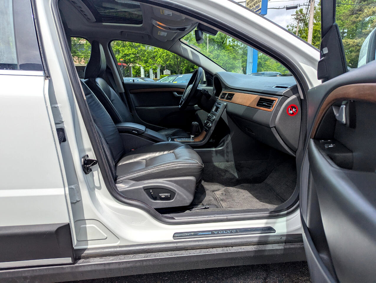 Used 2010 Volvo XC70 3.2 image 32