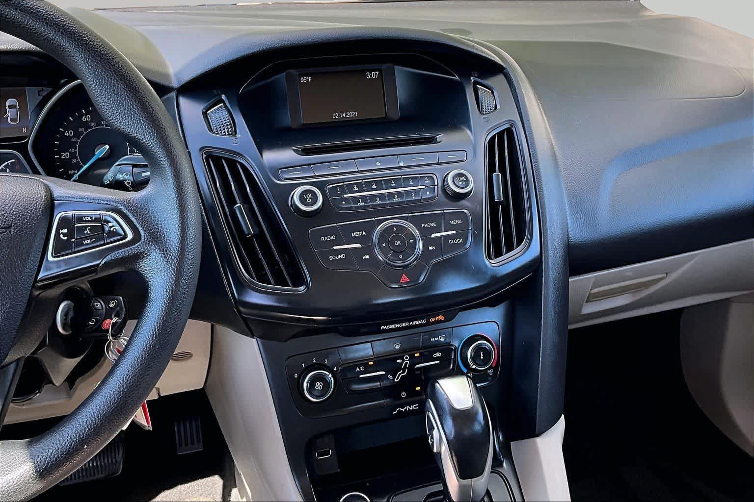 Used 2015 Ford Focus SE FWD image 7