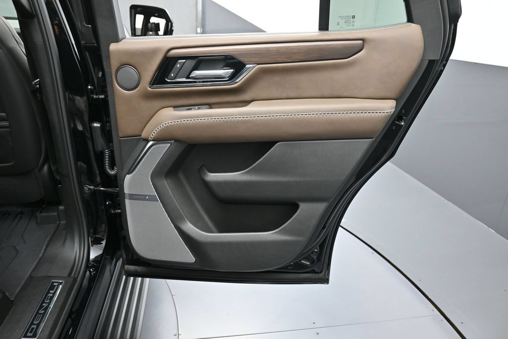 Used 2026 GMC Yukon Denali Ultimate w/ LPO, Floor Liner Package AWD/4WD image 29