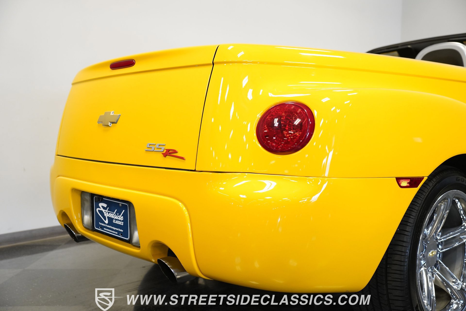 Used 2005 Chevrolet SSR w/ Preferred Equipment Group image 32